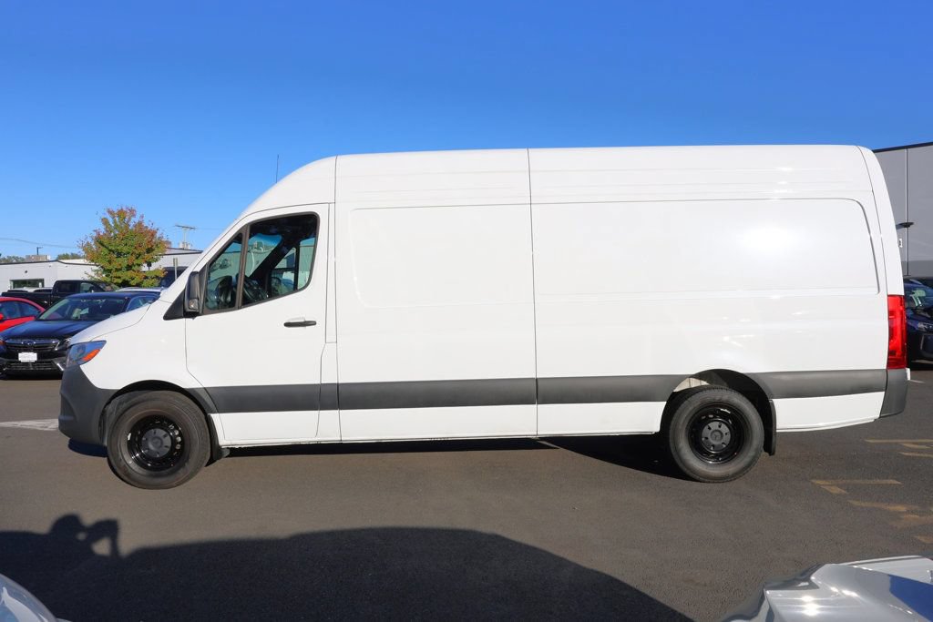 Used 2025 Mercedes-Benz Sprinter 2500 image 2