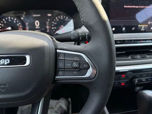 Used 2023 Jeep Compass Limited w/ Mopar Graphics Package image 25