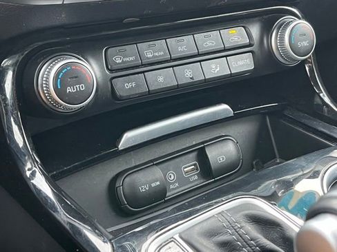 Used 2018 Kia Stinger Premium image 27