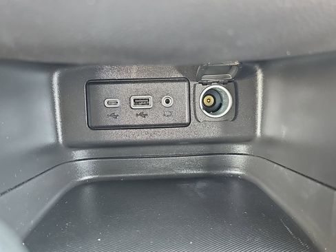 Used 2023 Chevrolet Equinox LT image 25