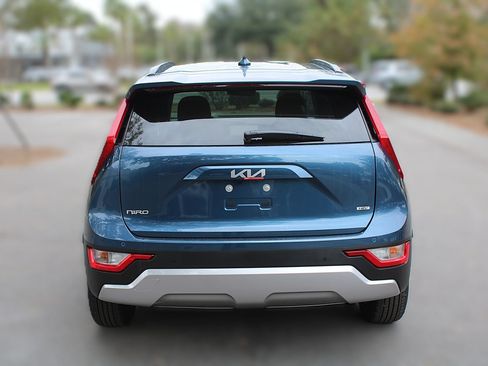 New 2026 Kia Niro EX FWD image 8