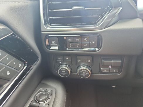 Certified 2025 GMC Yukon XL Denali w/ Denali Reserve Package AWD/4WD image 24