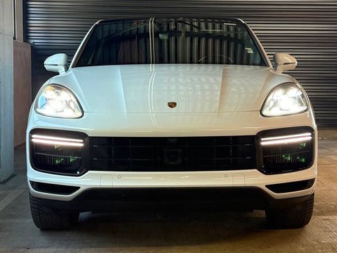 Used 2022 Porsche Cayenne Turbo AWD/4WD image 6