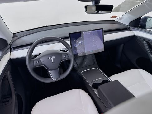 Used 2023 Tesla Model Y Long Range image 22