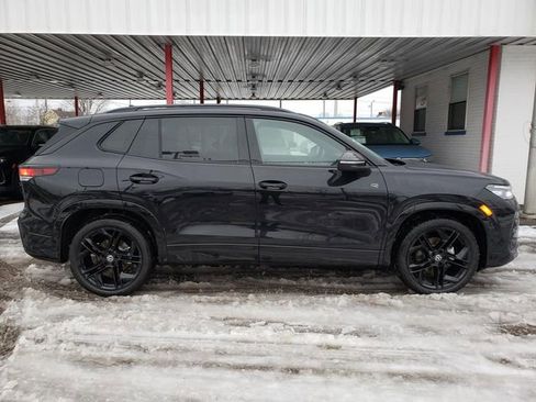 New 2026 Volkswagen Tiguan SE R-Line FWD image 2