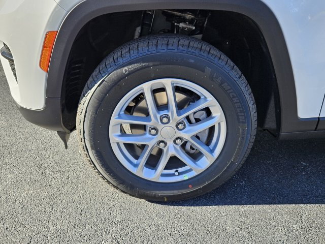 New 2025 Jeep Grand Cherokee Laredo RWD image 9