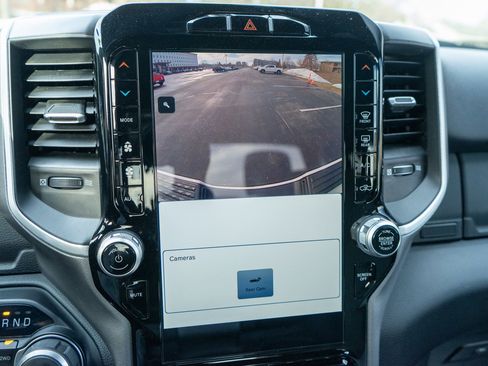 Used 2024 RAM 2500 Big Horn w/ Sport Appearance Package image 19