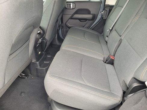 Used 2025 Jeep Wrangler Unlimited Sahara AWD/4WD image 10