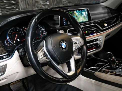 Used 2018 BMW 750i xDrive AWD/4WD image 17