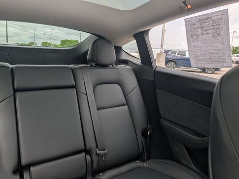 Used 2024 Tesla Model Y Long Range AWD/4WD image 14