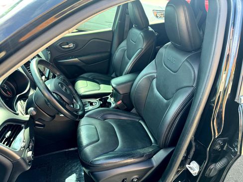 Used 2020 Jeep Cherokee Limited image 12