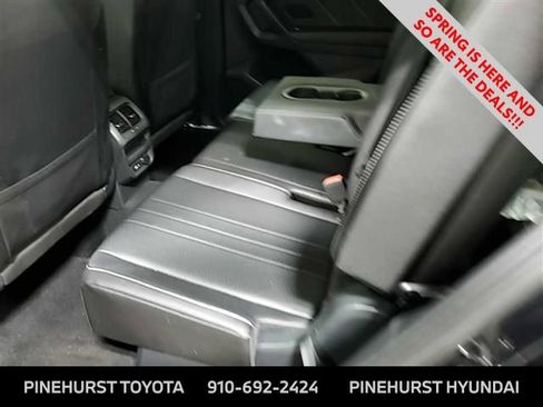 Used 2024 Volkswagen Tiguan SE image 14