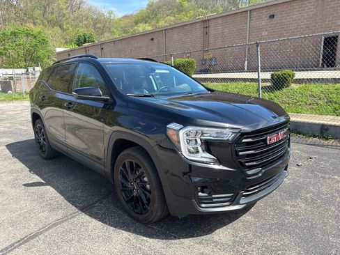 Used 2024 GMC Terrain SLT w/ Elevation Edition AWD/4WD image 10