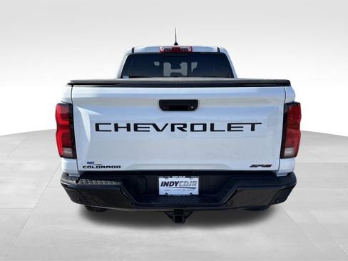 Used 2024 Chevrolet Colorado ZR2 w/ Technology Package AWD/4WD image 5