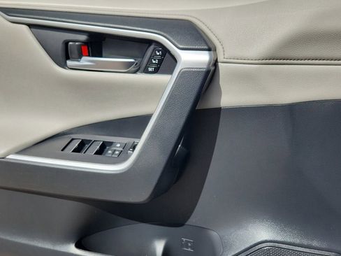 Used 2019 Toyota RAV4 Limited w/ Advanced Technology Package image 21