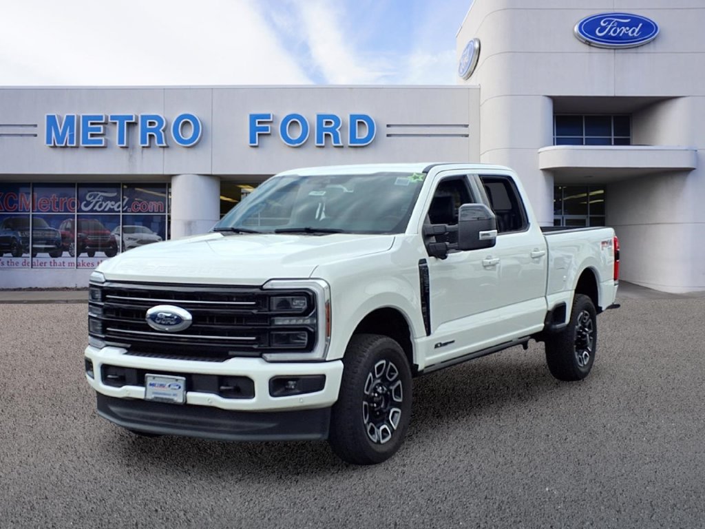 Used 2025 Ford F250 Platinum w/ FX4 Off-Road Package AWD/4WD image 7