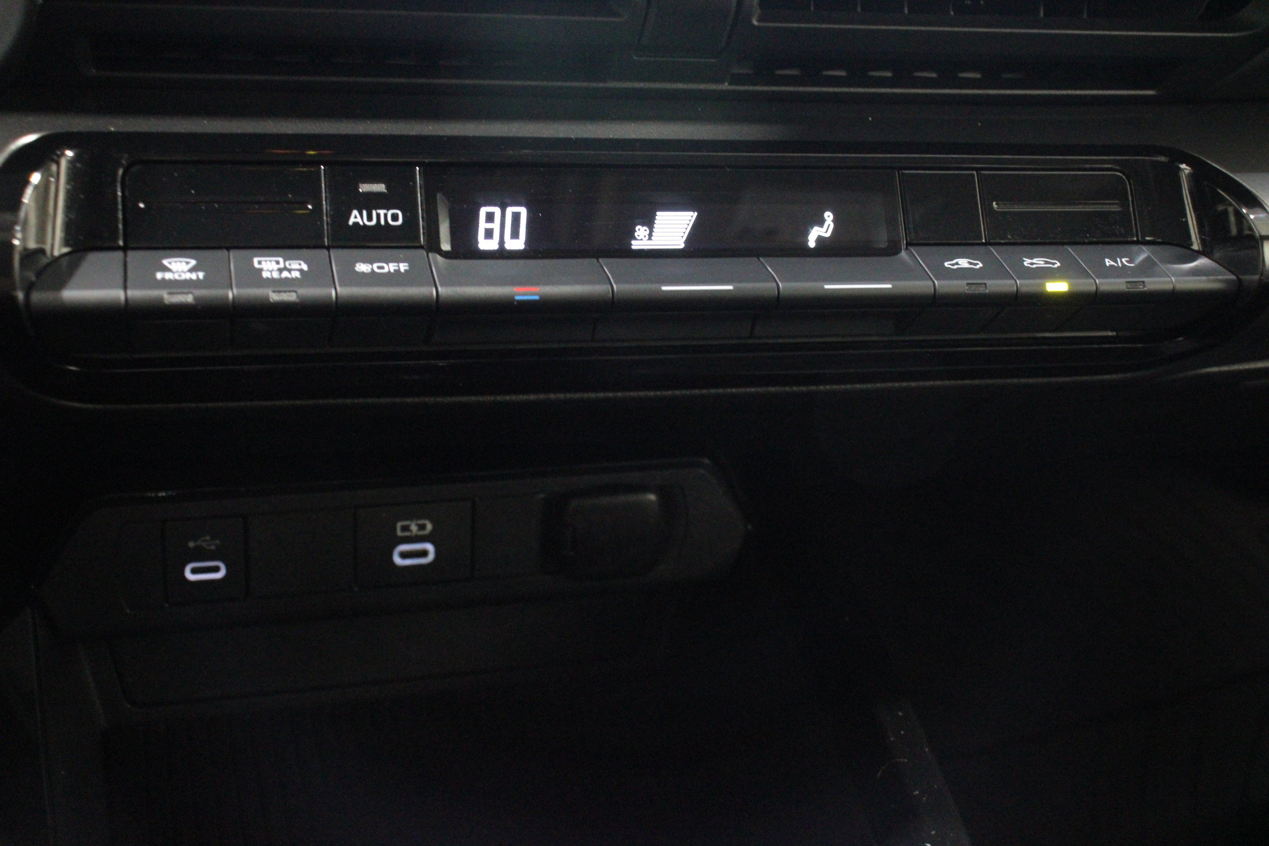 Used 2024 Toyota Prius LE FWD image 20