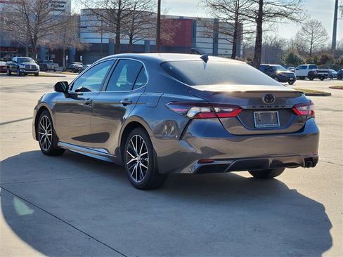 Used 2023 Toyota Camry SE image 7