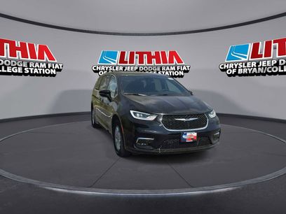 New 2026 Chrysler Pacifica Select
