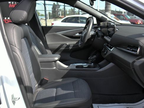 Used 2025 Buick Envista Preferred FWD image 45