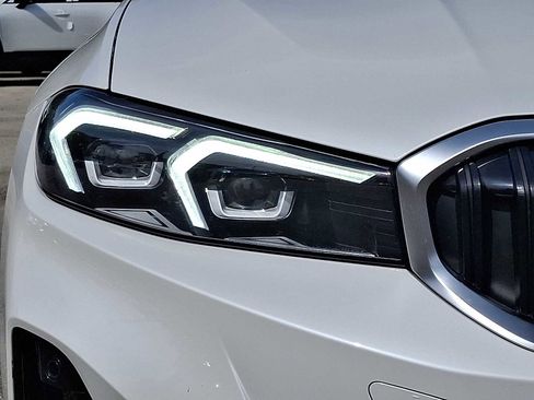 Used 2025 BMW 330i xDrive Sedan w/ Premium Package image 9