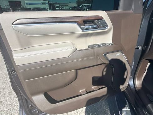 Used 2024 GMC Sierra 1500 SLT AWD/4WD image 16
