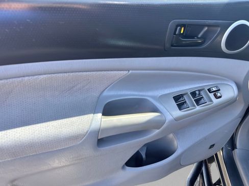 Used 2011 Toyota Tacoma 4x4 Double Cab w/ TRD Sport Pkg w/JBL Audio image 21
