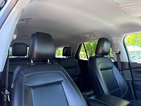 Used 2022 Ford Explorer XLT w/ Equipment Group 202A AWD/4WD image 32