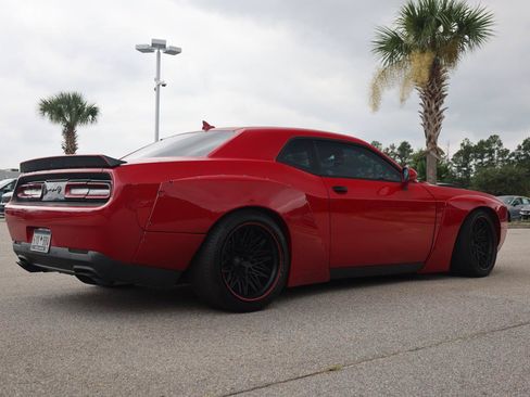 Used 2016 Dodge Challenger SRT Hellcat RWD image 5