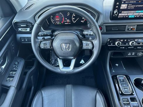 Certified 2025 Honda Pilot Touring image 28