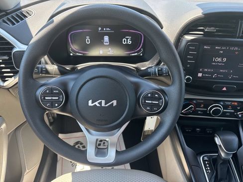 Used 2024 Kia Soul LX w/ Option Group 015 FWD image 18