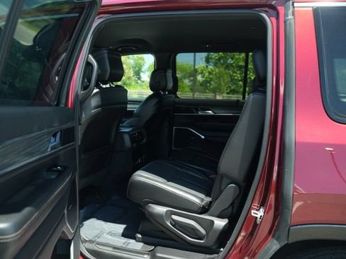 Used 2024 Jeep Wagoneer Series II w/ Flexible Seating Group AWD/4WD image 15