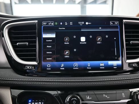 Used 2023 Chrysler Pacifica Touring-L FWD image 21