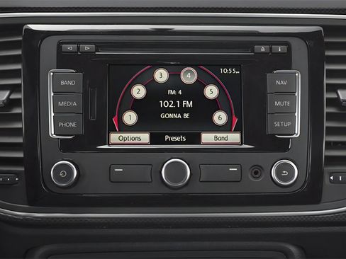 Used 2013 Volkswagen Beetle 2.0T image 7