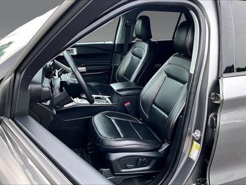 Used 2023 Ford Explorer XLT w/ Equipment Group 202A AWD/4WD image 14