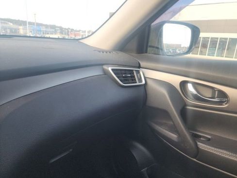 Used 2015 Nissan Rogue S image 20