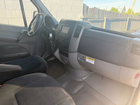 Used 2015 Mercedes-Benz Sprinter 2500 image 13