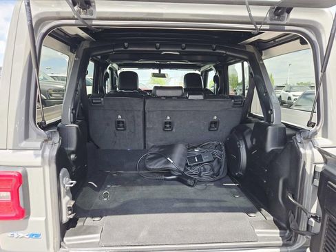 Used 2023 Jeep Wrangler Unlimited Sahara w/ Cold Weather Group image 17