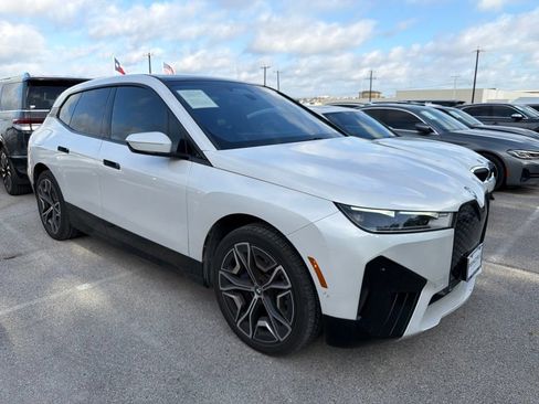 Used 2024 BMW iX xDrive50 w/ Premium Package AWD/4WD image 4