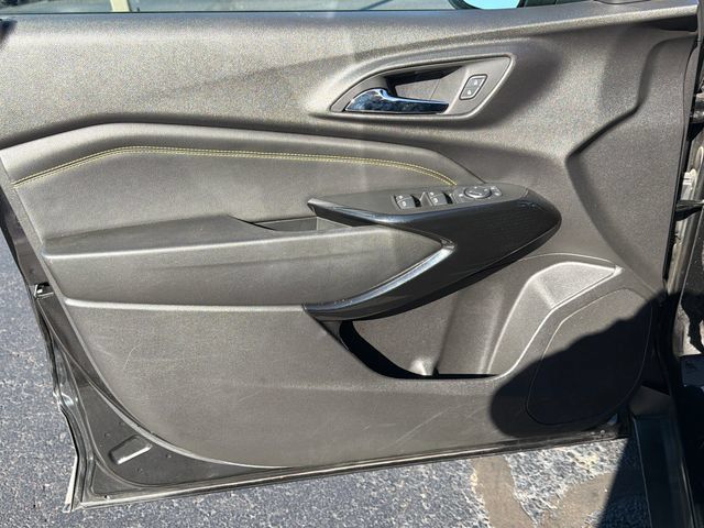 Used 2025 Chevrolet Trax LT FWD image 15