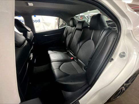 Used 2024 Toyota Camry SE image 15