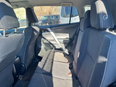 Used 2018 Toyota RAV4 XLE image 10