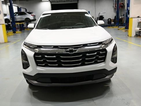 New 2026 Chevrolet Equinox LT w/ Convenience Package II image 2