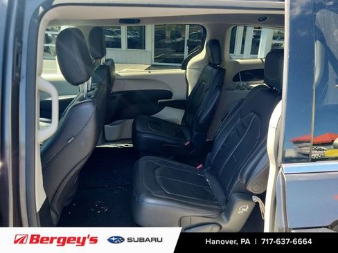 Used 2018 Chrysler Pacifica Touring-L w/ Advanced Safetytec Group FWD image 9