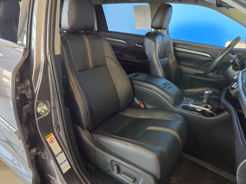 Used 2019 Toyota Highlander SE AWD/4WD image 28