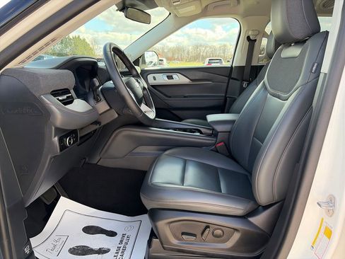 Used 2025 Ford Explorer Active w/ Active Comfort Package image 15