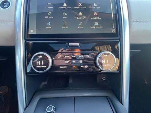 Used 2023 Land Rover Discovery Metropolitan Edition image 16