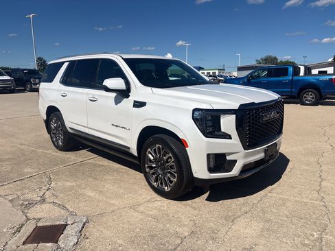 Used 2023 GMC Yukon Denali Ultimate AWD/4WD image 2
