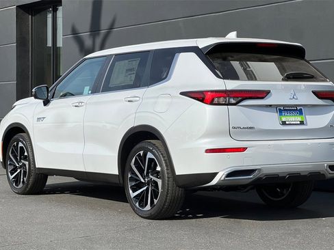 New 2025 Mitsubishi Outlander SE image 7