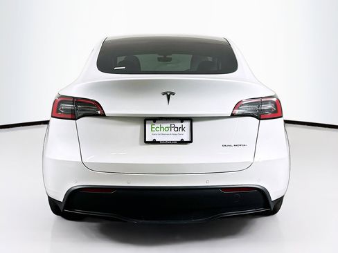 Used 2022 Tesla Model Y Long Range AWD/4WD image 7